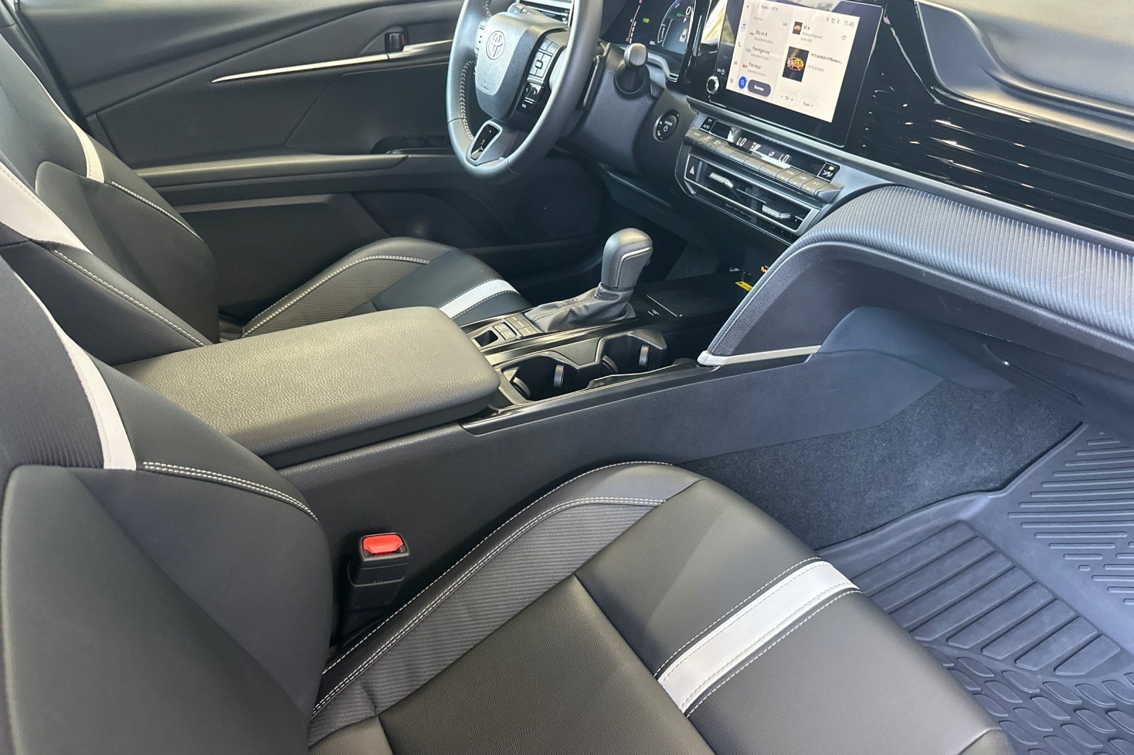 Certified 2026 Toyota Camry Hybrid w/ Convenience Package FWD image 14