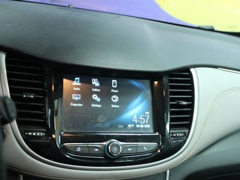 Used 2017 Chevrolet Trax LT w/ Sun & Sound Package FWD image 18