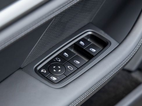 Used 2025 Porsche Taycan 4 Cross Turismo image 20