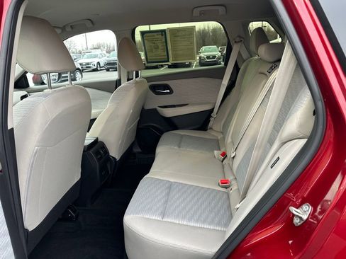 Used 2023 Nissan Rogue SV image 16