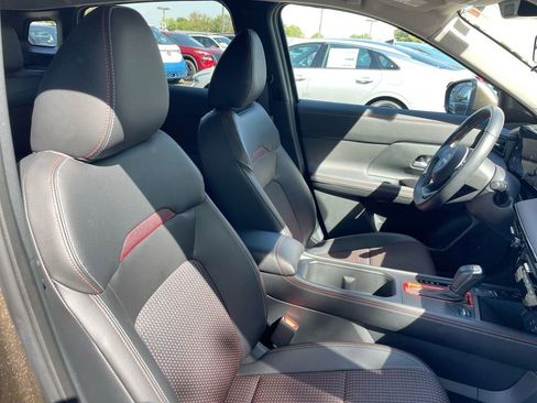 Certified 2025 Nissan Kicks SR image 37