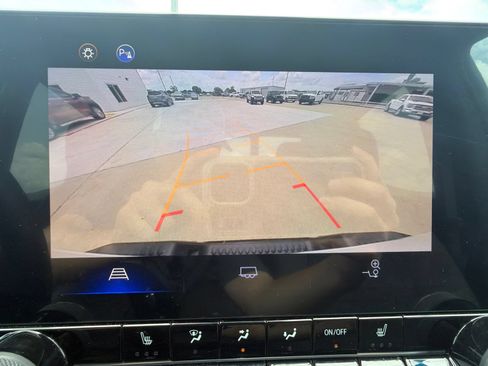 Used 2024 Chevrolet Colorado ZR2 w/ Safety Package AWD/4WD image 33