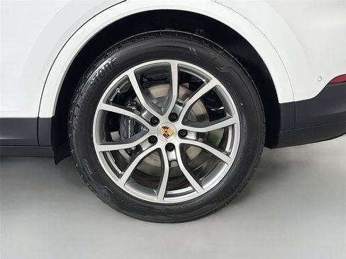Certified 2026 Porsche Cayenne AWD/4WD image 12