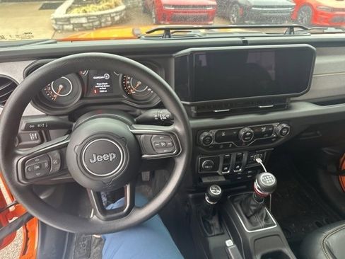 Used 2025 Jeep Wrangler Sport image 21