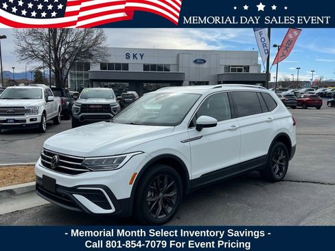 Used 2024 Volkswagen Tiguan SE AWD/4WD image 1