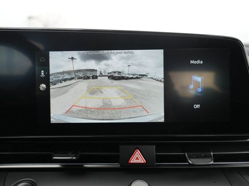 Used 2025 Hyundai Elantra SEL image 38