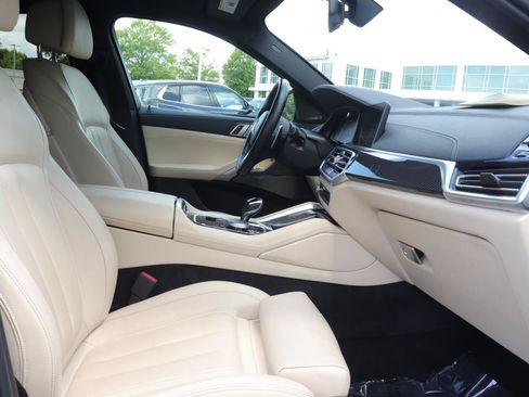 Used 2022 BMW X6 M50i AWD/4WD image 19