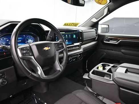 Used 2025 Chevrolet Silverado 1500 LT AWD/4WD image 21