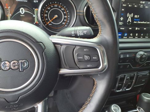 Used 2023 Jeep Gladiator Overland AWD/4WD image 16