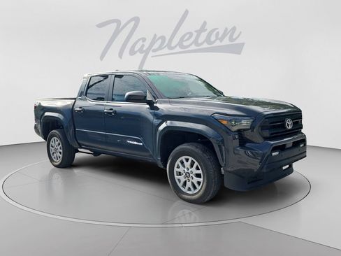 Used 2024 Toyota Tacoma SR5 w/ SR5 Upgrade Package RWD image 8