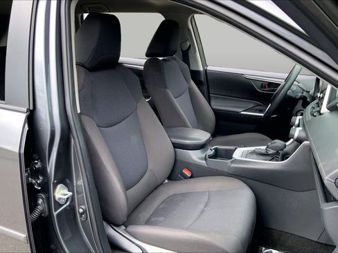 Used 2025 Toyota RAV4 LE AWD/4WD image 9