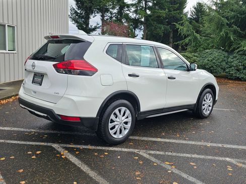 Used 2017 Nissan Rogue S image 3