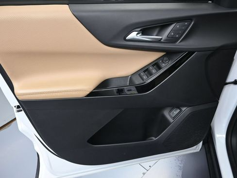 Used 2025 Chevrolet Equinox ACTIV w/ Safety and Technology Package FWD image 9