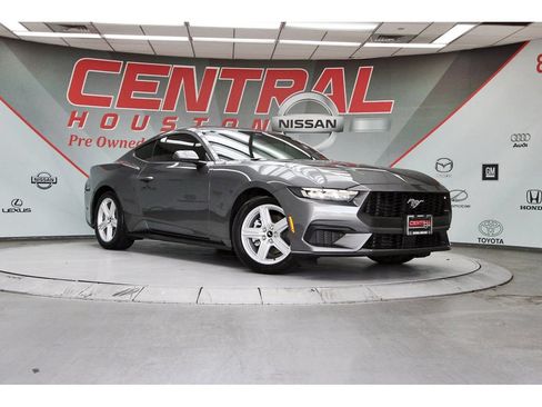 Used 2025 Ford Mustang Premium RWD image 1