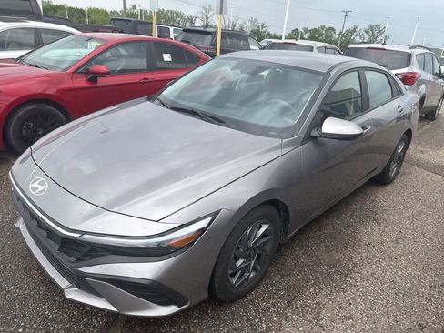 Used 2024 Hyundai Elantra SEL FWD image 18