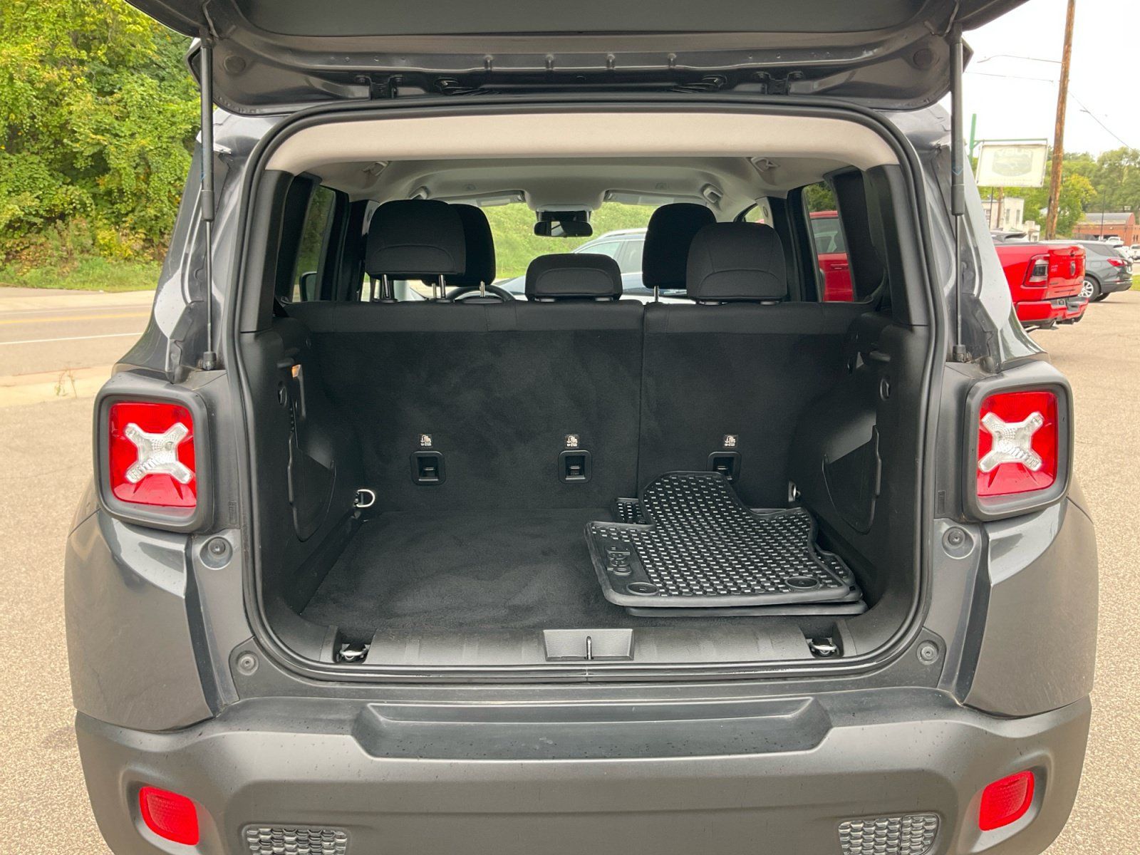 Used 2023 Jeep Renegade Latitude AWD/4WD image 22