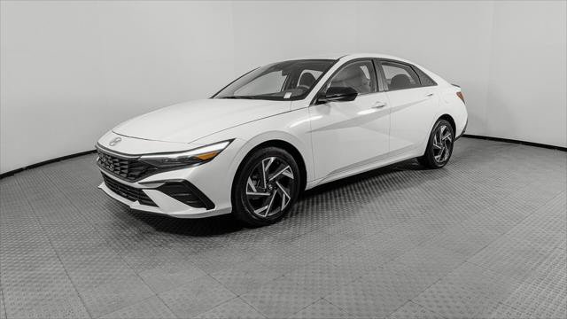 Used 2025 Hyundai Elantra Sport FWD image 2