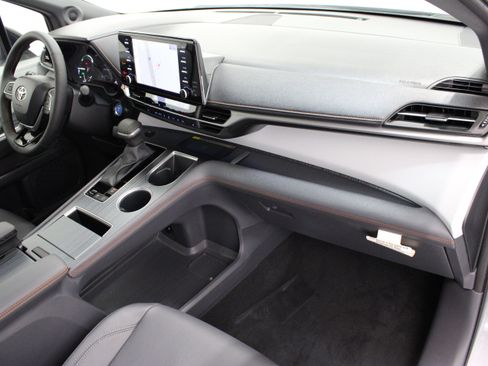 Used 2023 Toyota Sienna XSE w/ XSE Plus Package AWD/4WD image 39