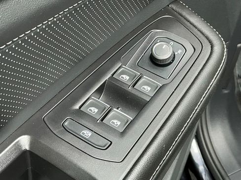Used 2024 Volkswagen Atlas Cross Sport SE FWD image 12