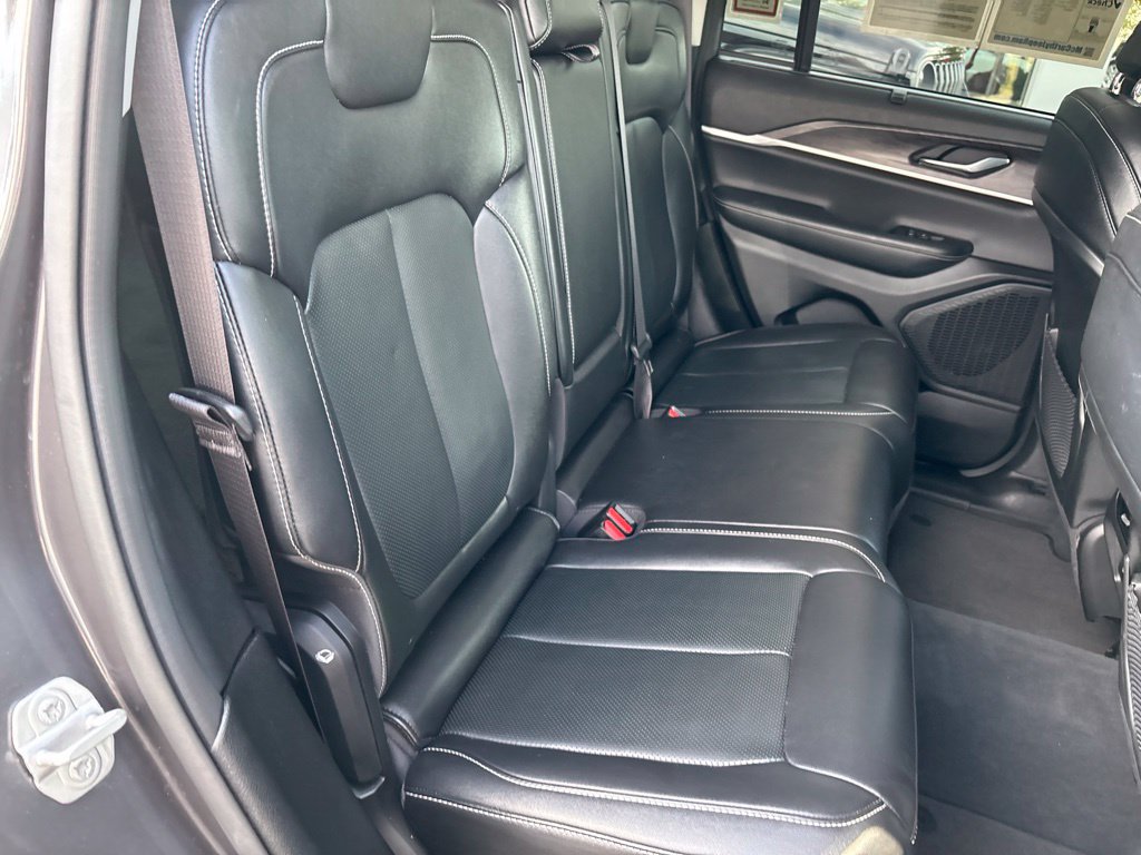 Used 2023 Jeep Grand Cherokee Limited w/ Luxury Tech Group II RWD image 19