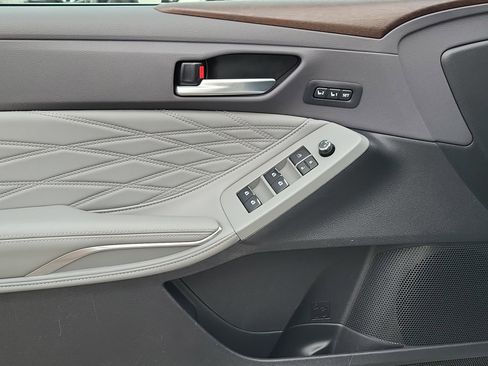 Used 2019 Toyota Avalon Limited image 6