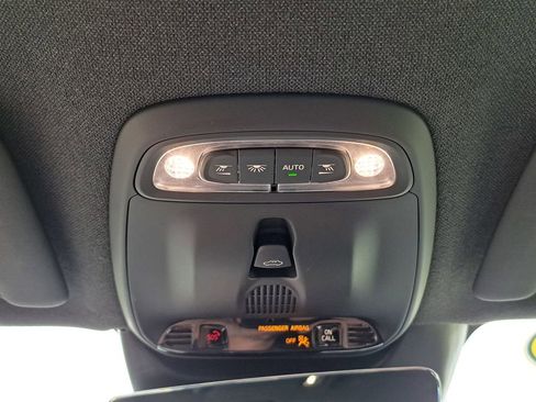 Used 2022 Volvo XC40 T5 R-Design w/ Advanced Package image 17