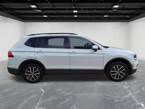 Used 2020 Volkswagen Tiguan SE w/ Panoramic Sunroof Package FWD image 6