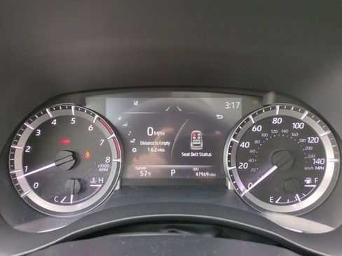 Used 2023 Toyota Highlander XLE AWD/4WD image 11