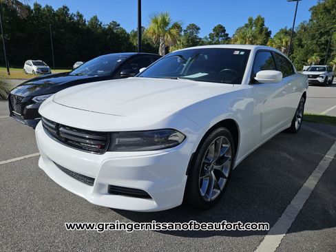 Used 2020 Dodge Charger SXT w/ Plus Group RWD image 5