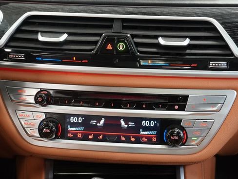 Used 2017 BMW 740i xDrive AWD/4WD image 21