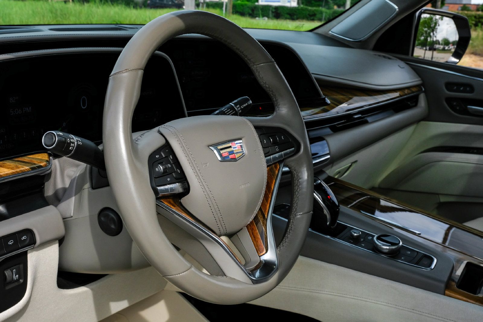 Used 2021 Cadillac Escalade Sport Platinum AWD/4WD image 17