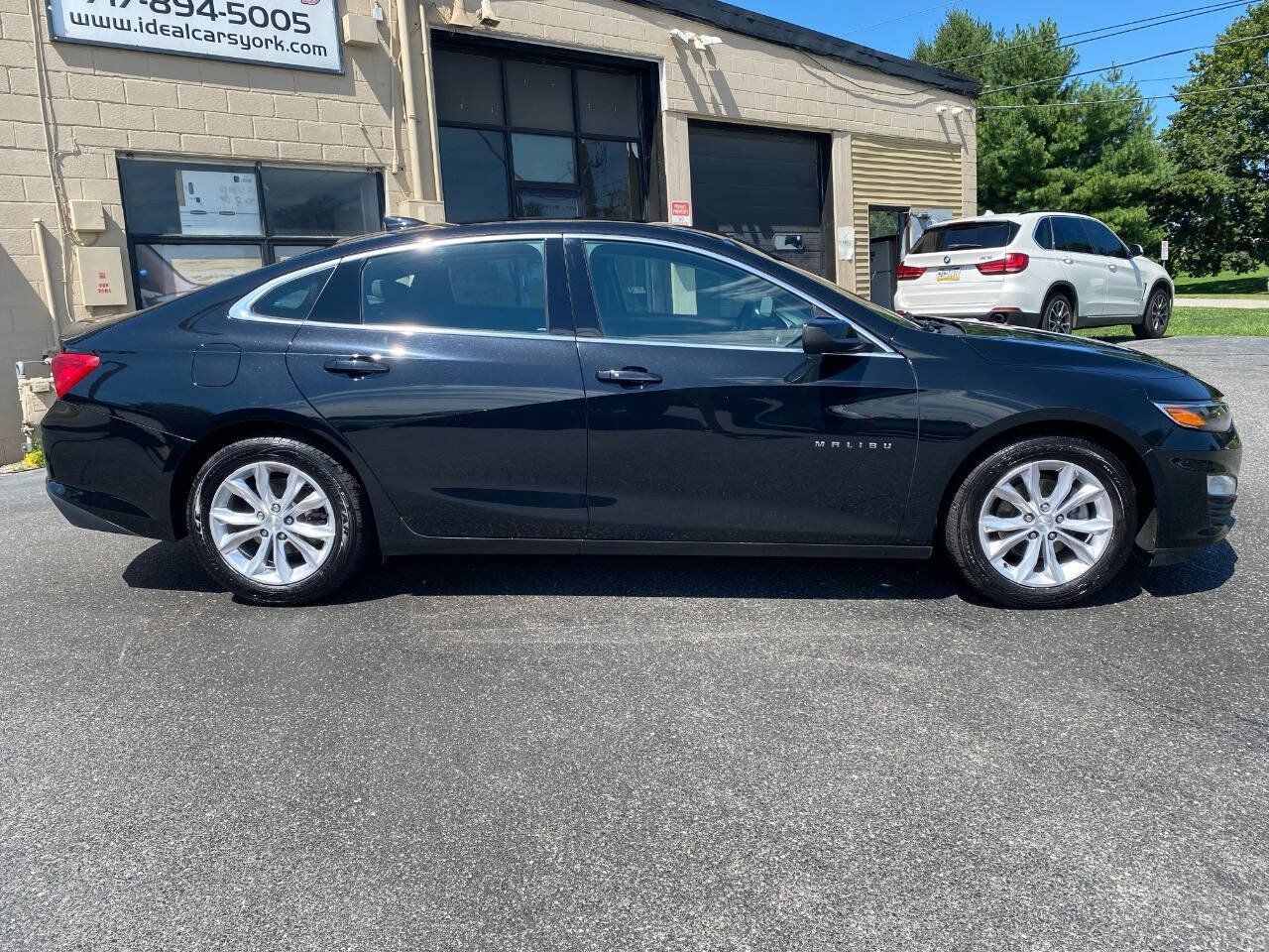 Used 2019 Chevrolet Malibu Hybrid FWD image 2