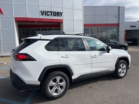 Used 2021 Toyota RAV4 XLE image 4