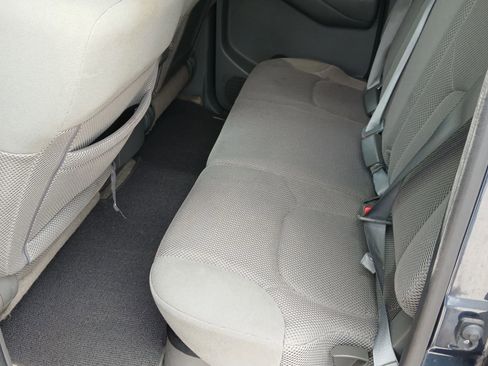 Used 2014 Nissan Frontier SV w/ SV Value Truck Package RWD image 17