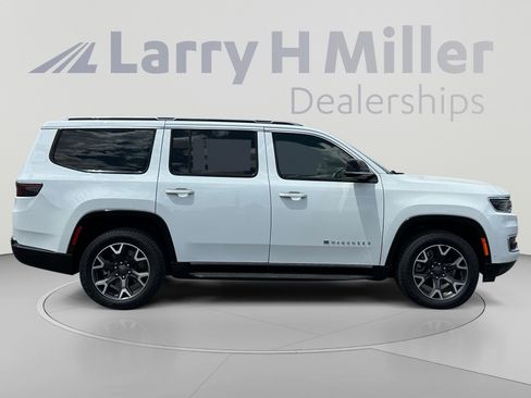 Used 2024 Jeep Wagoneer Series III AWD/4WD image 6