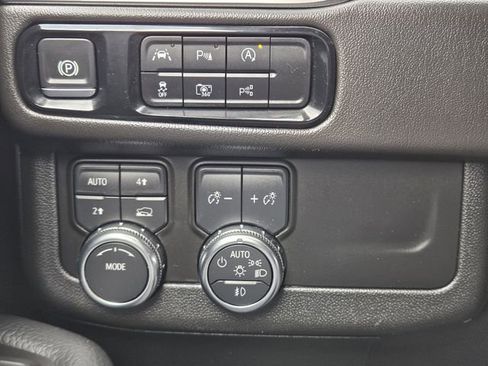Used 2025 GMC Yukon Denali AWD/4WD image 22
