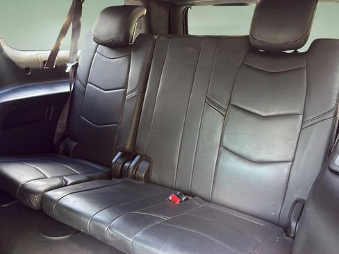 Used 2019 Cadillac Escalade ESV Platinum w/ Escalade Sport Edition AWD/4WD image 28