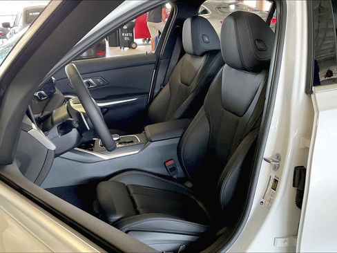 Used 2025 BMW 330i 330i w/ Parking Assistance Package image 9