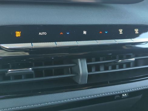 Used 2025 Buick Enclave Preferred image 18