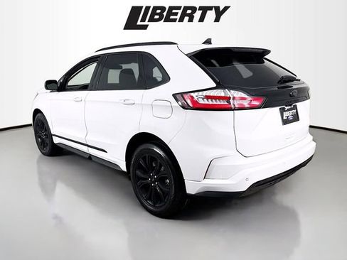 Used 2023 Ford Edge SE w/ Black Appearance Package image 5