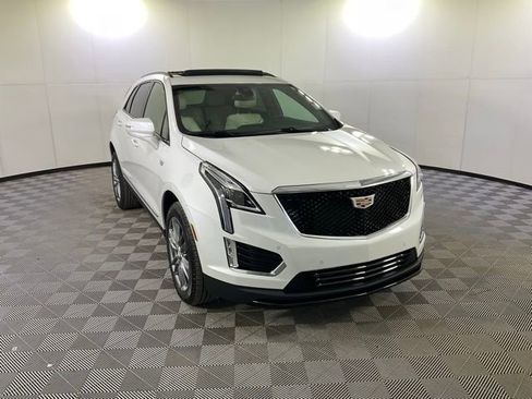 Certified 2025 Cadillac XT5 Sportv image 3