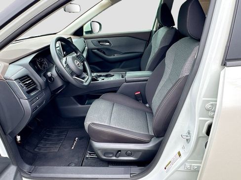 Used 2023 Nissan Rogue SV image 26