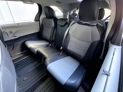 Used 2021 Toyota Sienna LE image 14