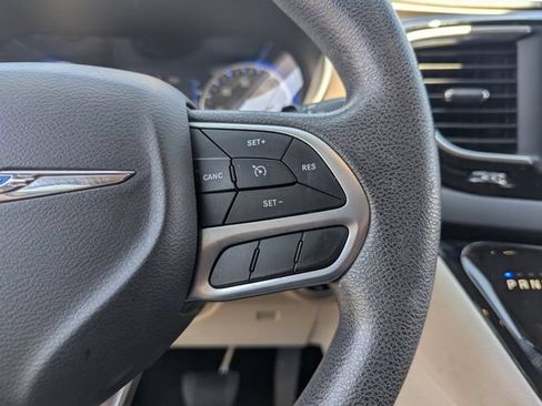 Used 2018 Chrysler Pacifica Touring Plus w/ Tire & Wheel Group FWD image 29