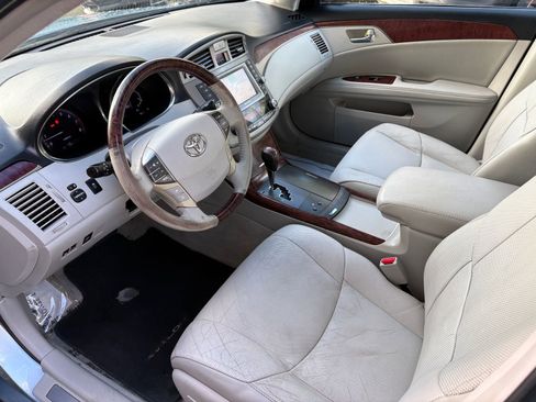Used 2011 Toyota Avalon Limited image 10