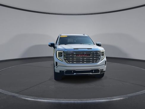 Used 2023 GMC Sierra 1500 Denali w/ Denali Reserve Package AWD/4WD image 3