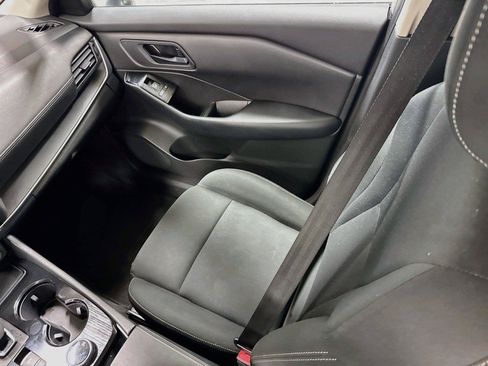 Used 2024 Nissan Rogue S AWD/4WD image 21