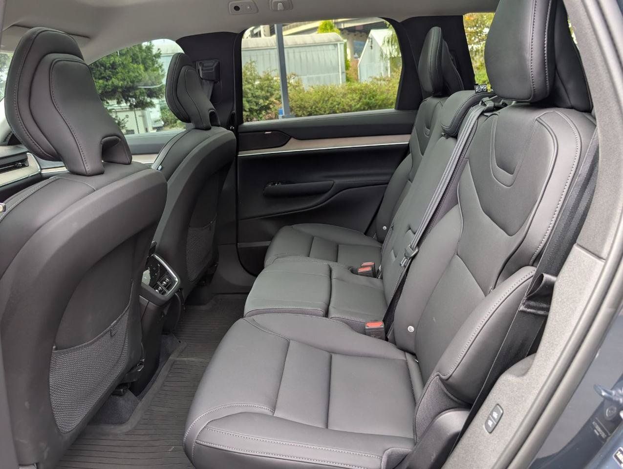 Used 2025 Volvo EX90 Plus AWD/4WD image 11