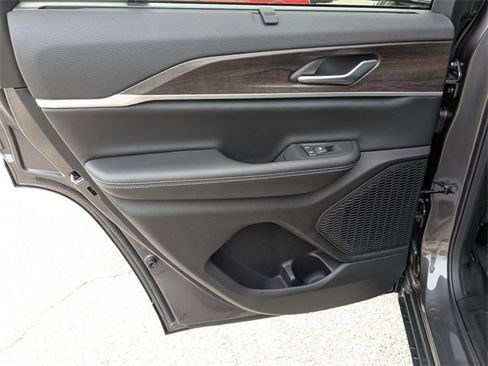 New 2025 Jeep Grand Cherokee Limited w/ Luxury Tech Group II image 34