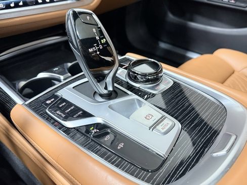 Used 2022 BMW 750i xDrive w/ Luxury Rear Seating Package image 21